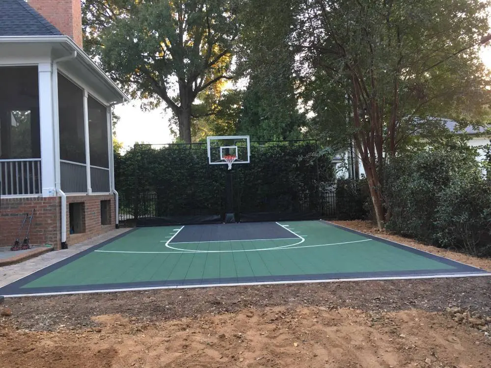 Backyard mini court